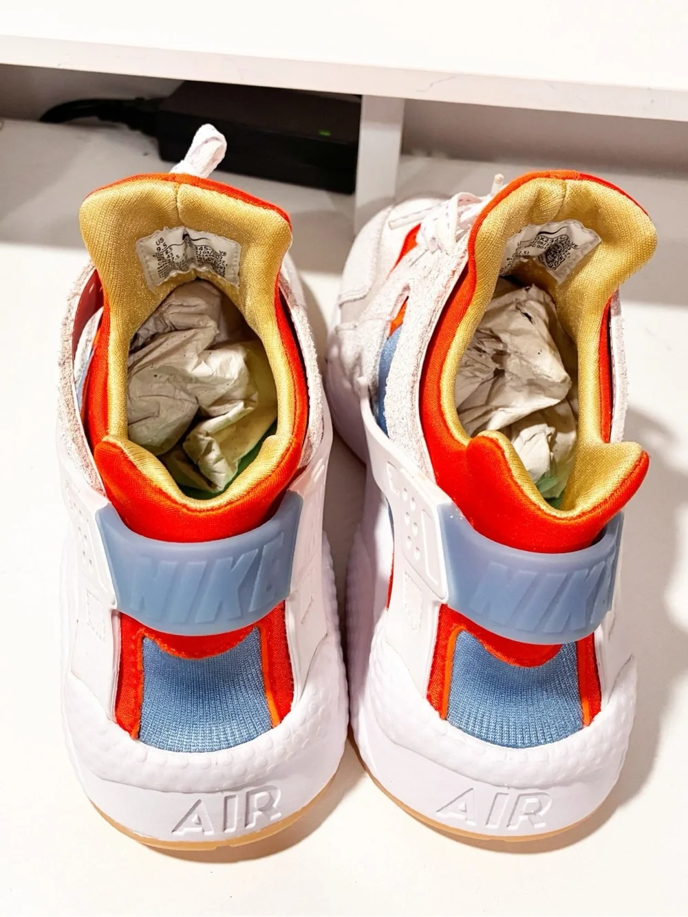 Nike Air Huarache Run White Safety Orange University Blue Lilac Mens Size 9.5